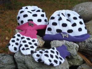 Kids hat and mitten set with pewter cow pin